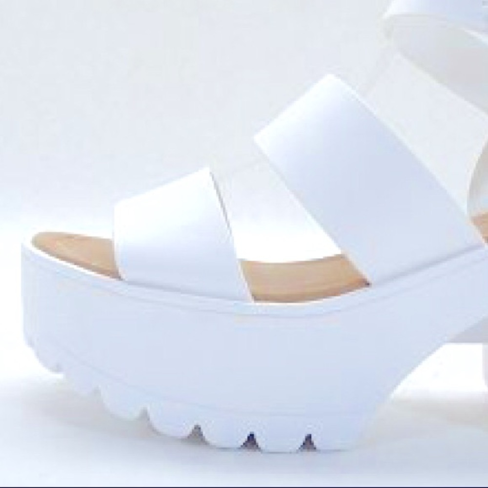 One Left! Soda Account White Chunk Lug Sole Platform Sandal - Picture 2 of 4
